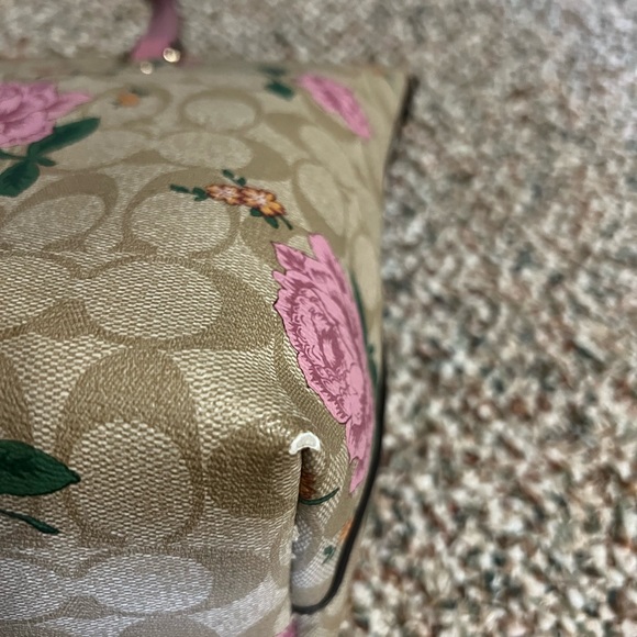 Coach Gallery Tote - Picture 4 of 10